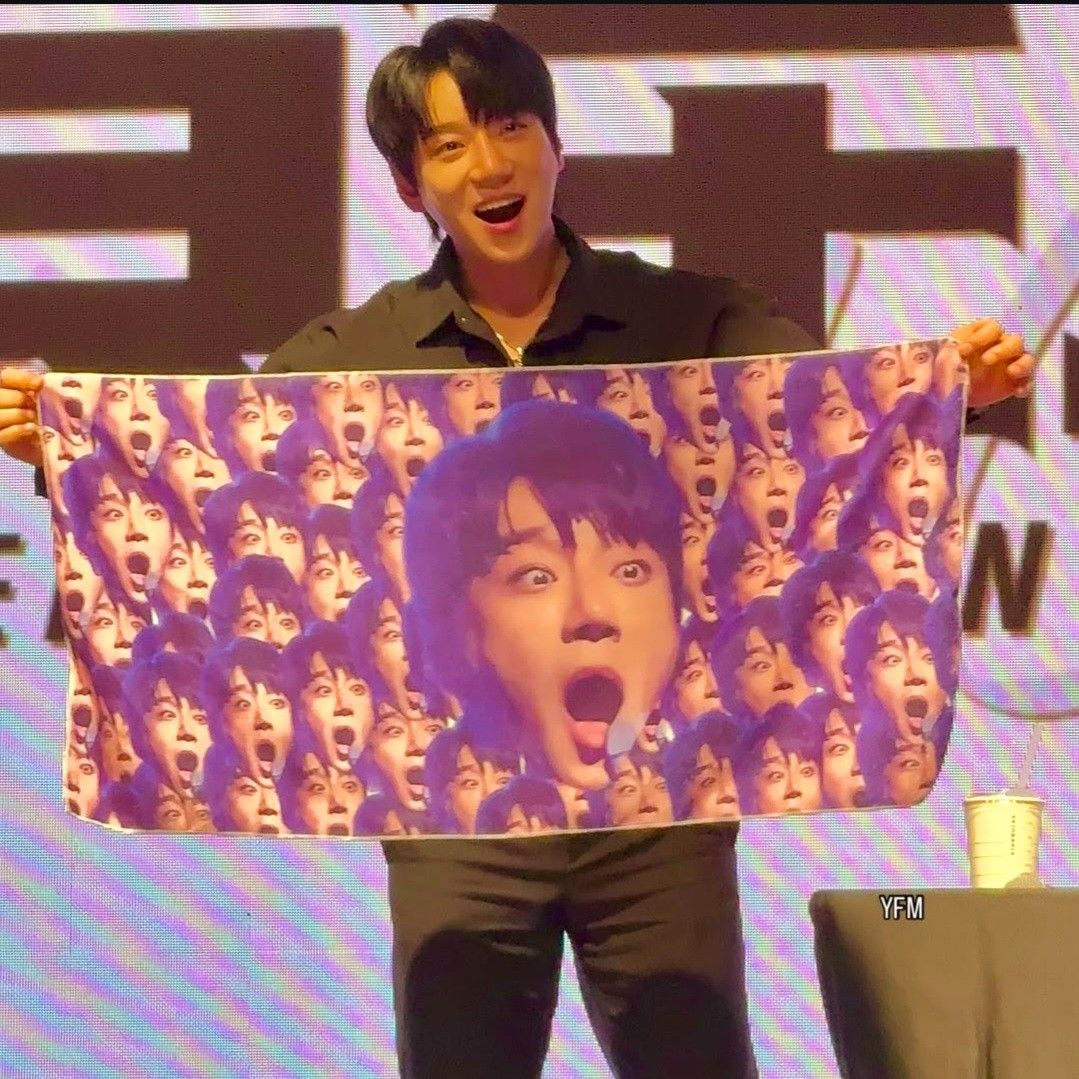 A moment captured by Hwang Chiyeol's fan