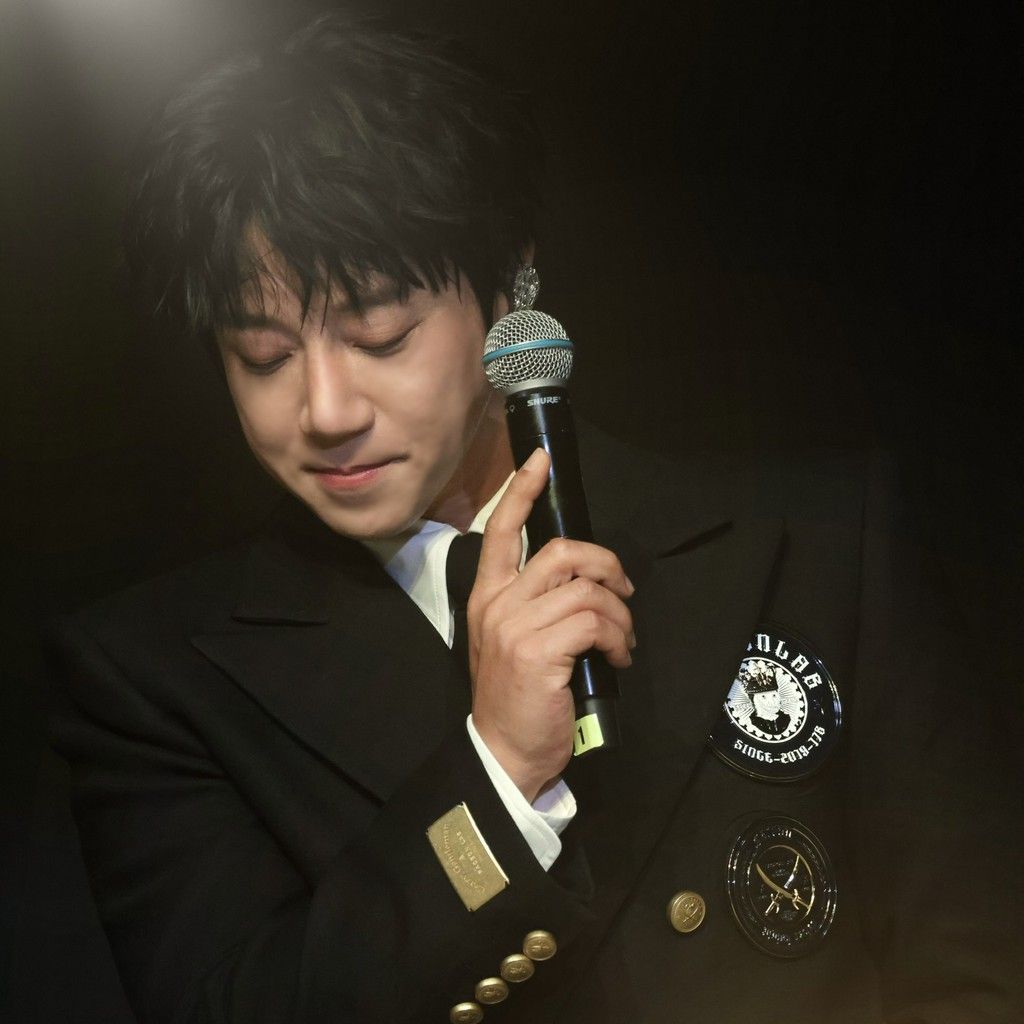 Recent activity shot of Hwang Chiyeol