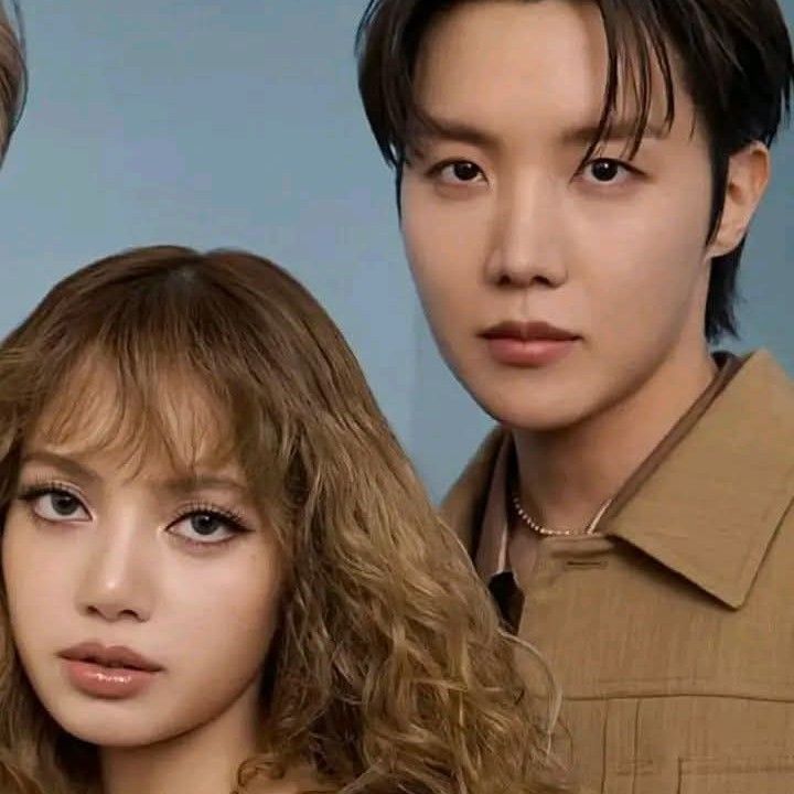 Foto aktivitas terbaru Lisa (BLACKPINK)