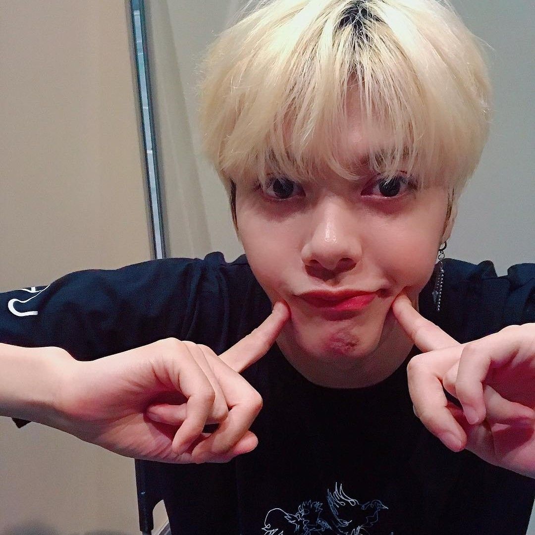 A moment captured by Ji Hansol's fan