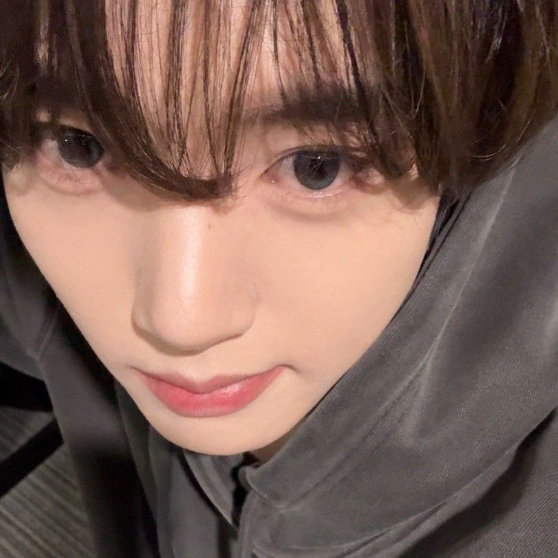 Recent activity shot of Han Yujin (ZEROBASEONE)