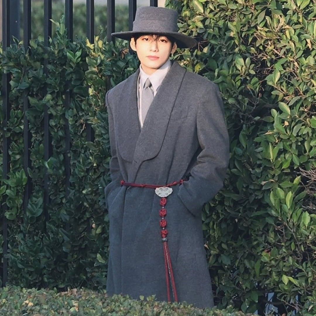 Foto aktivitas terbaru V (BTS)