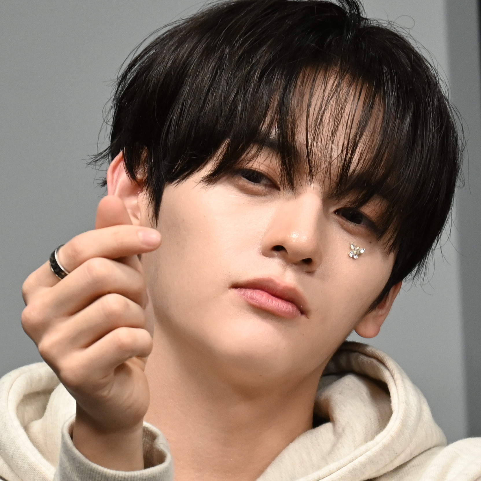 Behind-the-scenes cut of Sungyun (n.SSign)