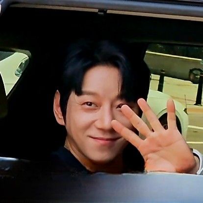 Recent activity shot of Hwang Chiyeol