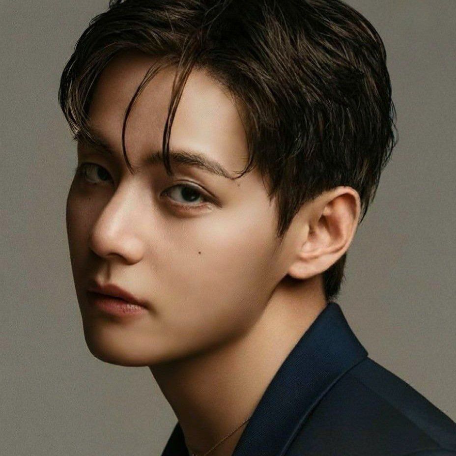 V (防弹少年团)的最新活动照片