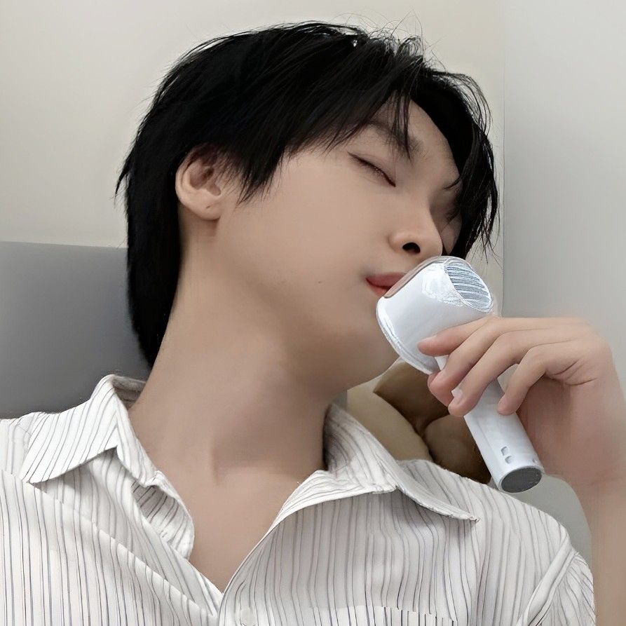 Recent activity shot of Jeong Sewoon