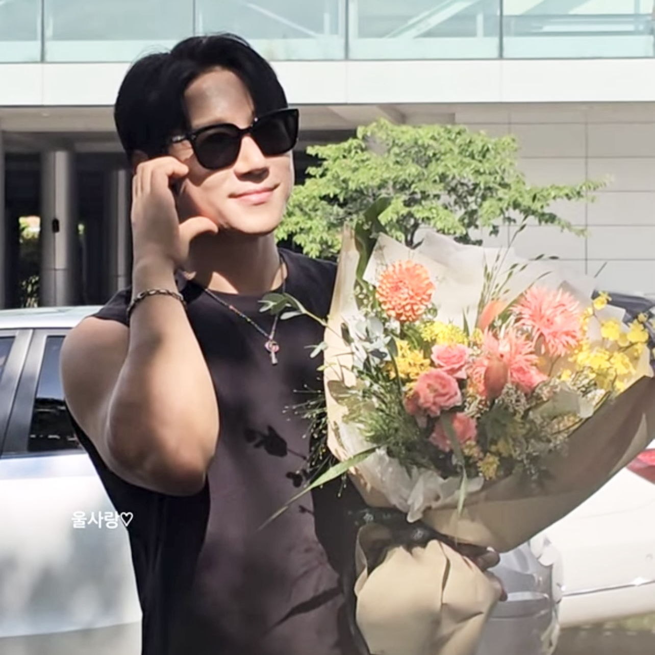 Behind-the-scenes cut of Hwang Chiyeol