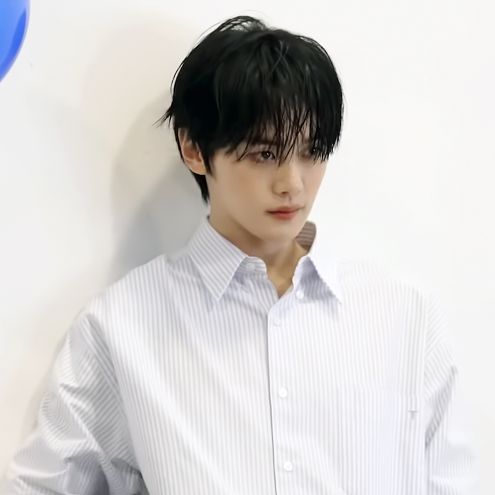 Behind-the-scenes cut of Kim Gyuvin (ZEROBASEONE)
