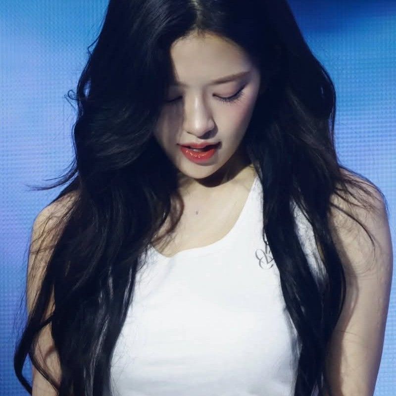 Recent activity shot of An Yujin (IVE)