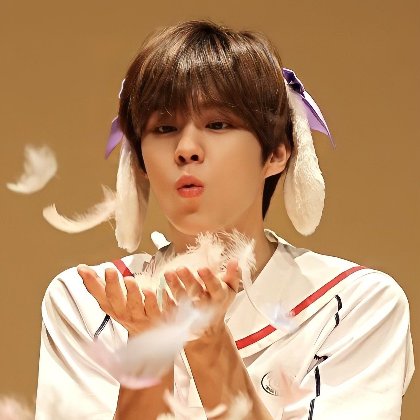 Behind-the-scenes cut of Kim Wooseok