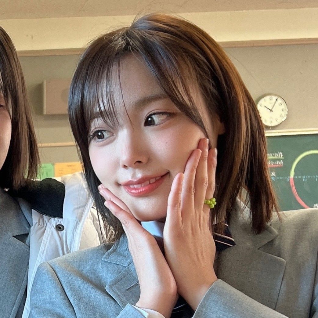 Behind-the-scenes cut of Siyeon (QWER)