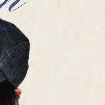 A moment captured by Monday (Weeekly)'s fan