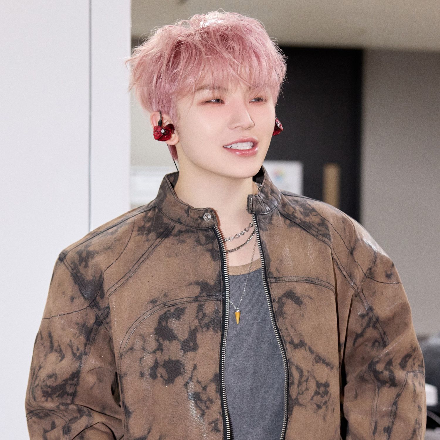 A moment captured by Woozi (SEVENTEEN)'s fan