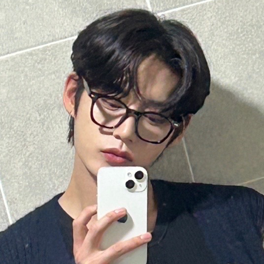 Recent activity shot of Kim Jiwoong (ZEROBASEONE)