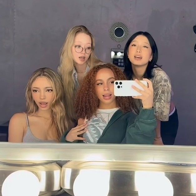 Behind-the-scenes cut of GIRLSET