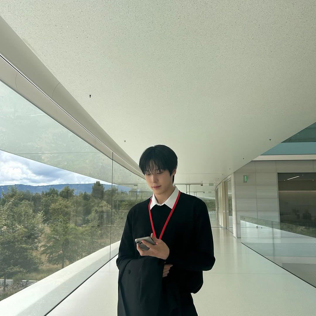 Behind-the-scenes cut of Yunho (ATEEZ)