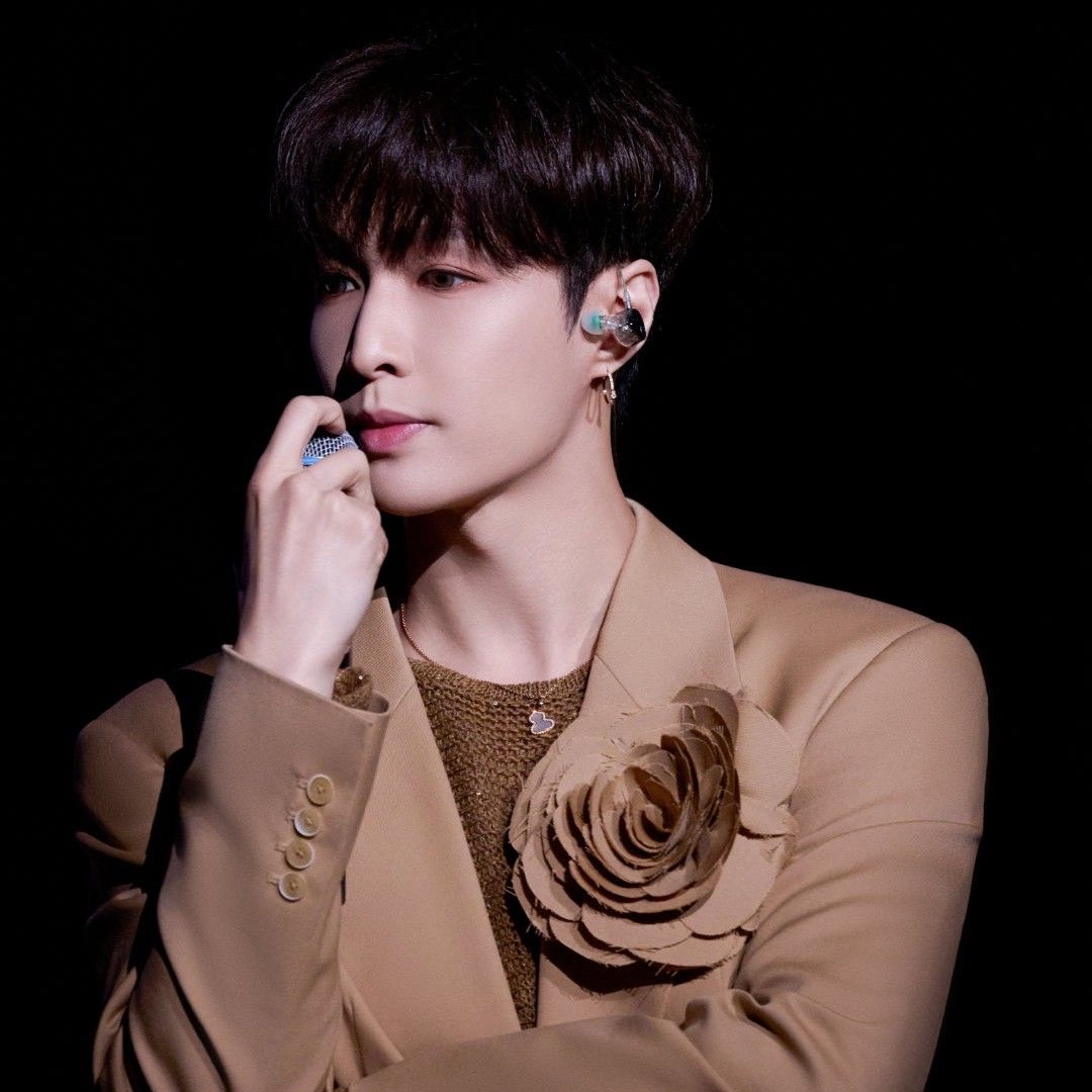 Latest photo of Lay (EXO)