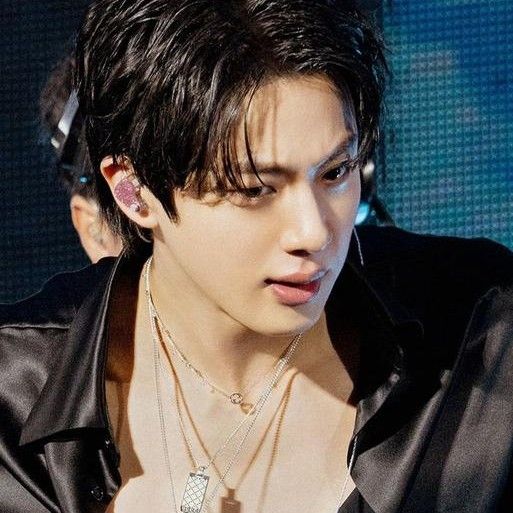 진 (방탄소년단)의 비하인드 컷