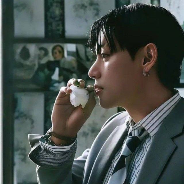 V (防弹少年团)的最新活动照片