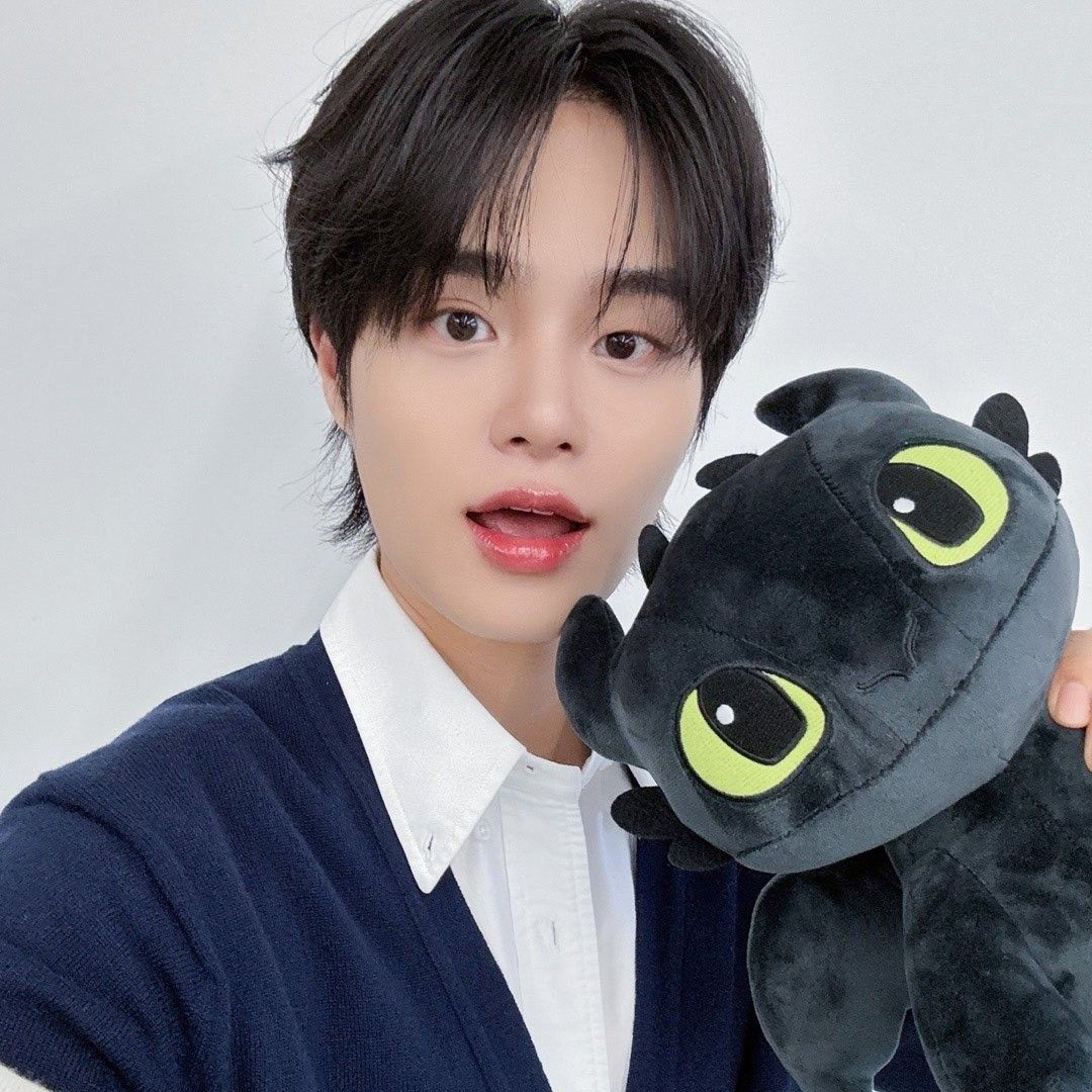 A moment captured by Lee Daehwi (AB6IX)'s fan