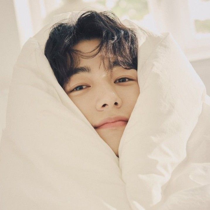 Recent activity shot of L (INFINITE)