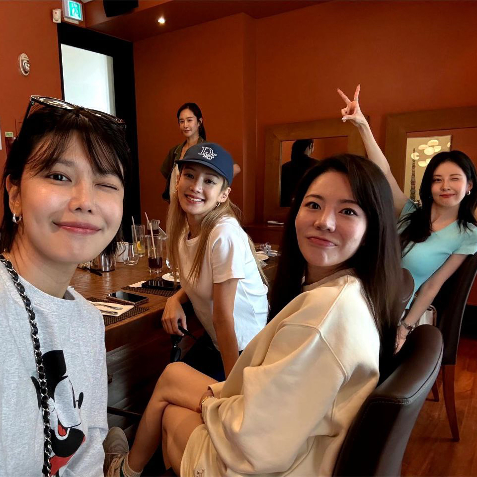 Behind-the-scenes cut of Girls' Generation