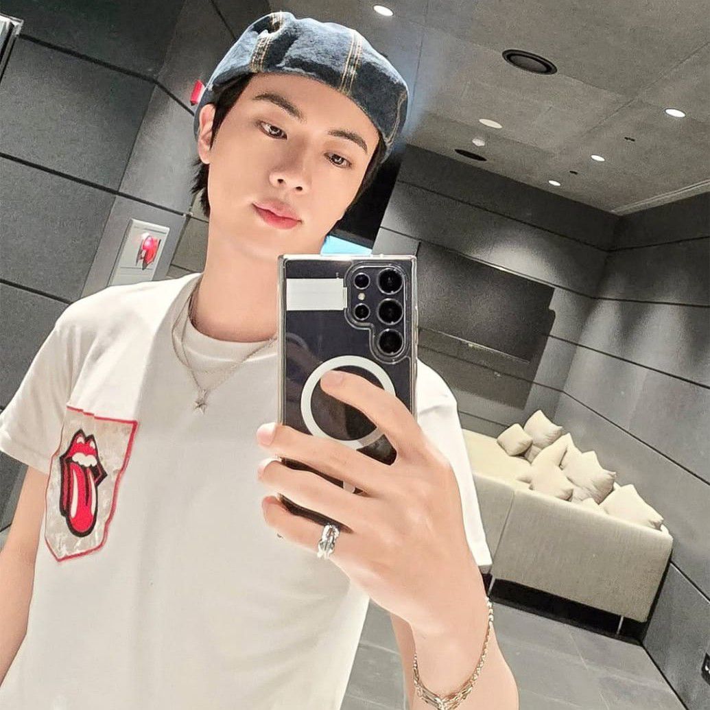 Behind-the-scenes cut of Jin (BTS)
