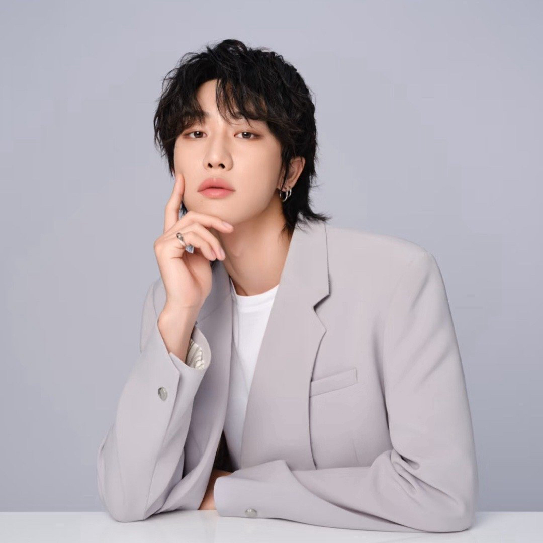 Behind-the-scenes cut of The 8 (SEVENTEEN)