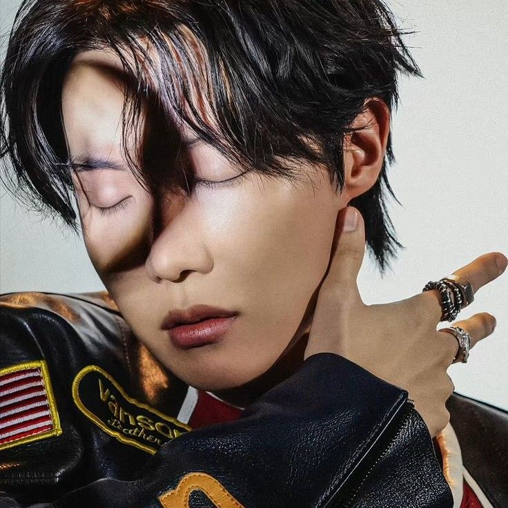 J-hope (防彈少年團)的最新活動照片