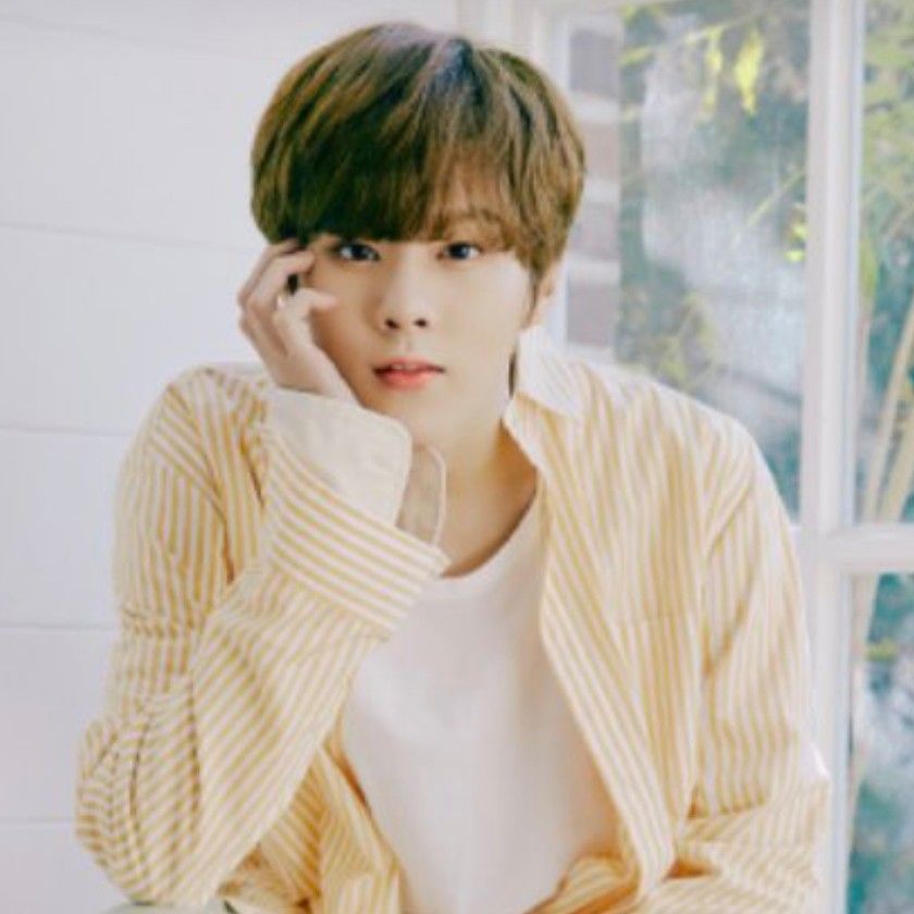 Behind-the-scenes cut of Kim Wooseok