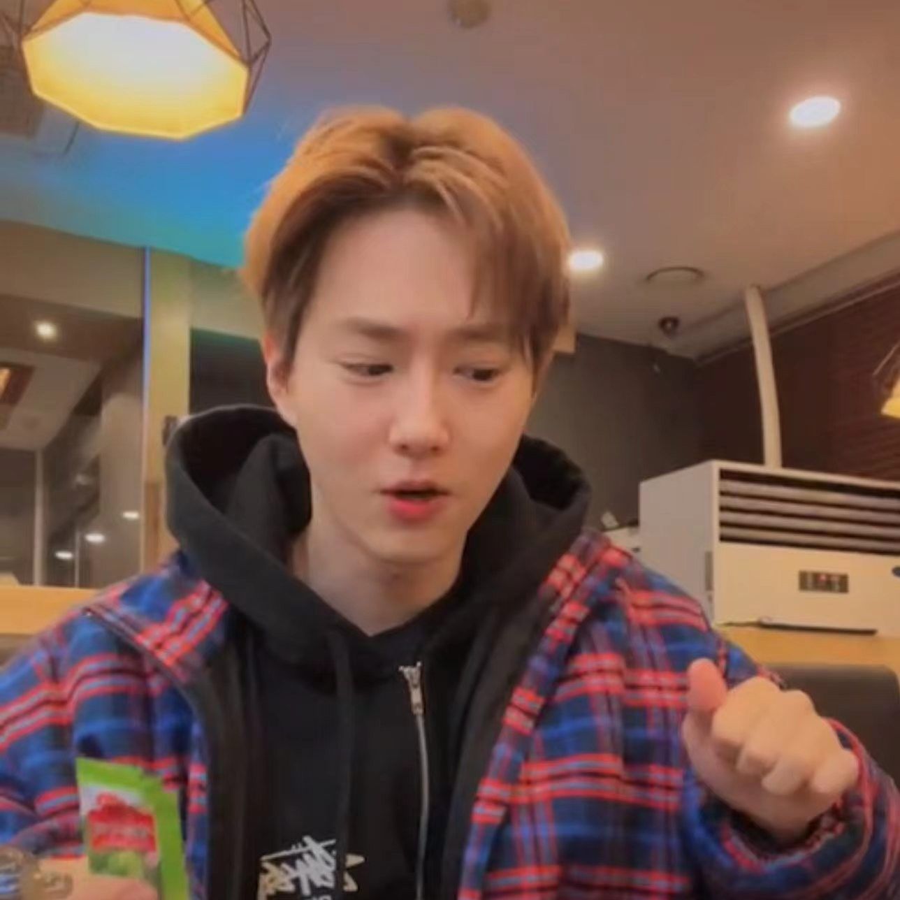 Behind-the-scenes cut of Suho (EXO)