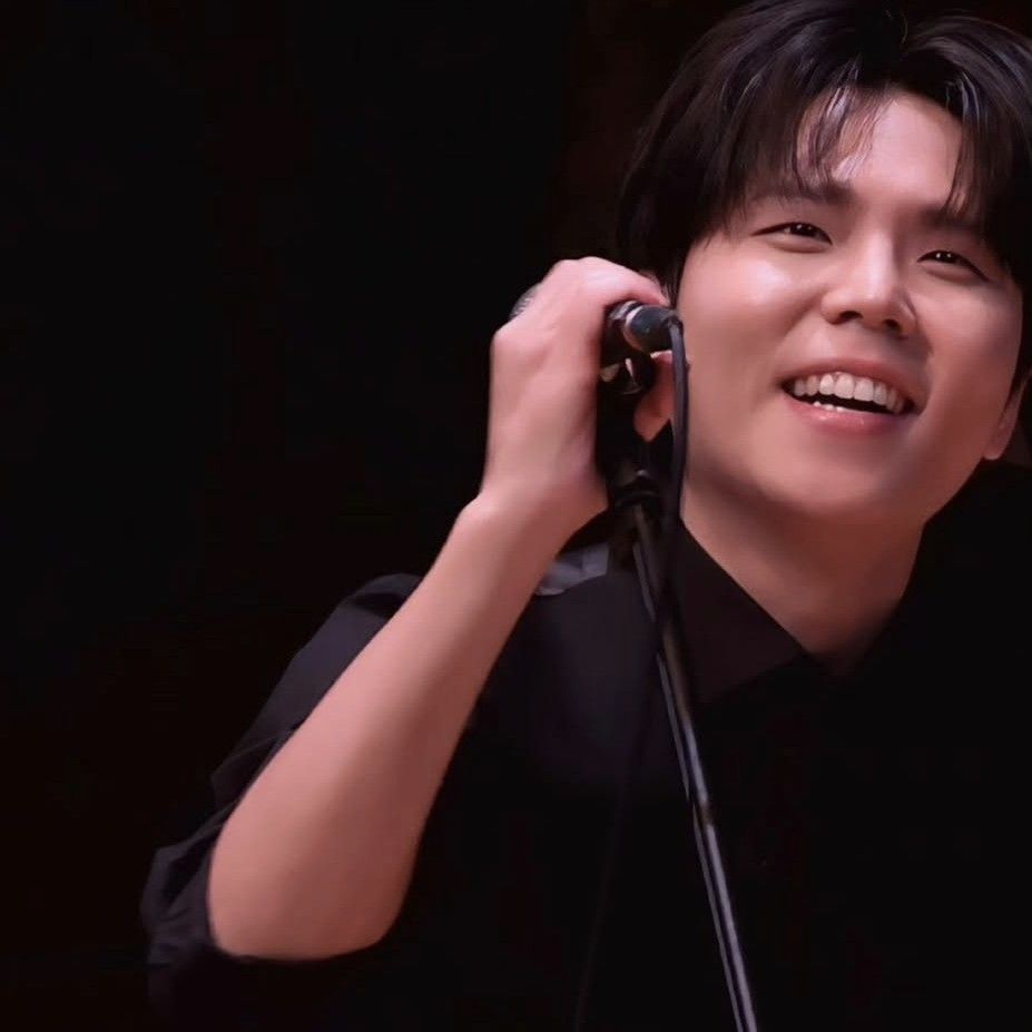 A moment captured by Jung Seunghwan's fan