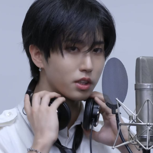 Latest photo of HAN (Stray Kids)
