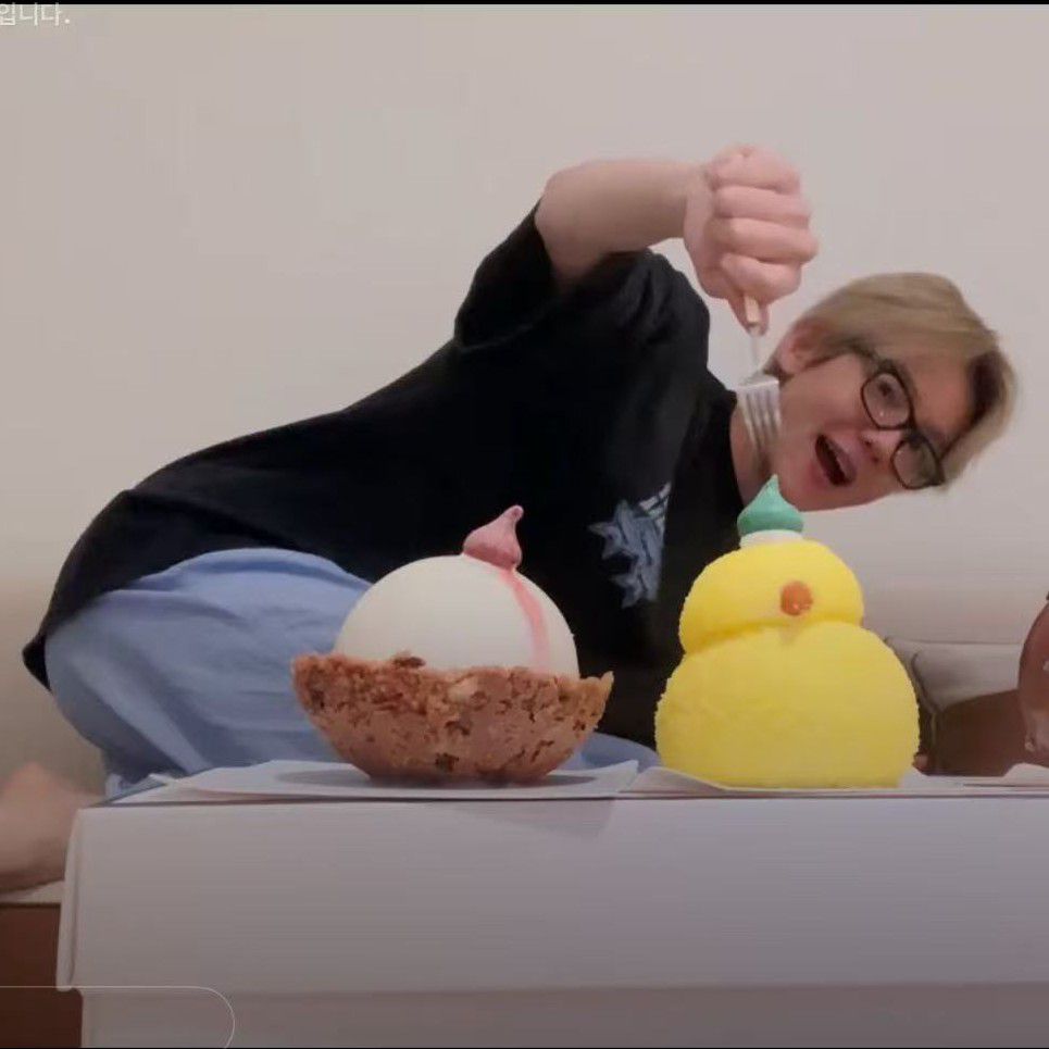 백현 (EXO)의 비하인드 컷