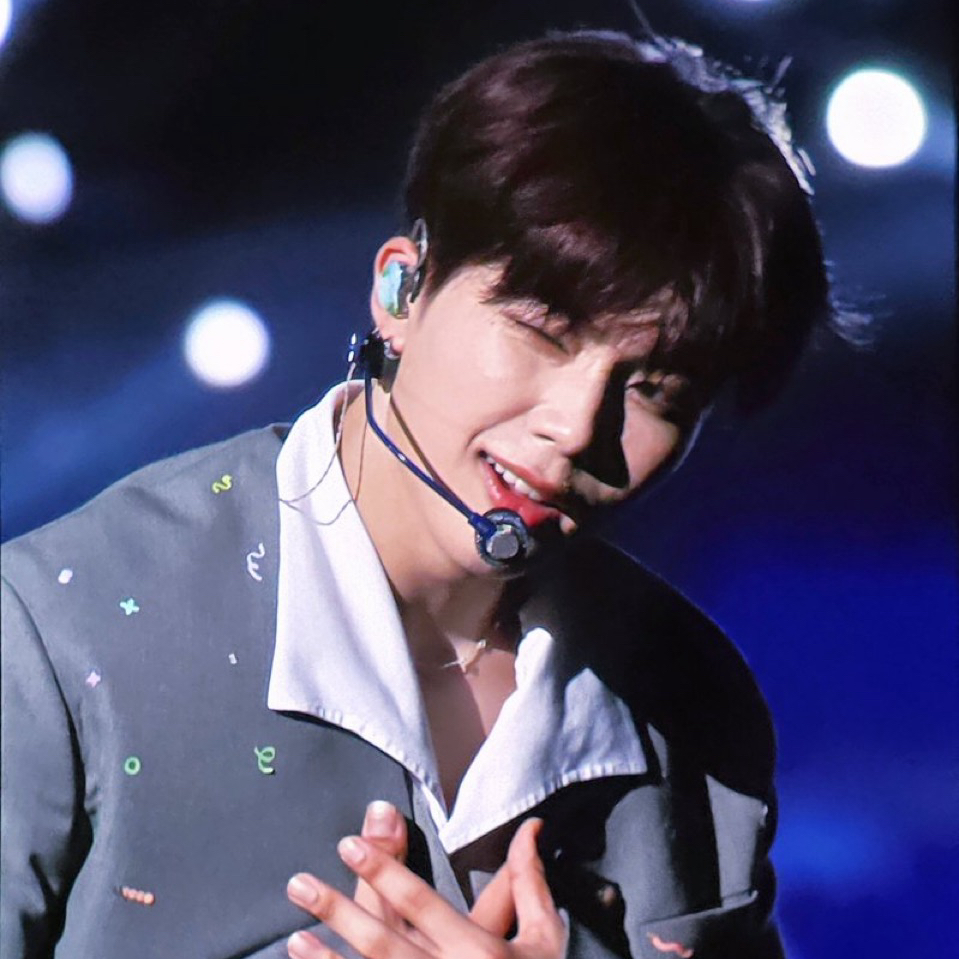 박건욱 (제로베이스원) 최근 활동샷