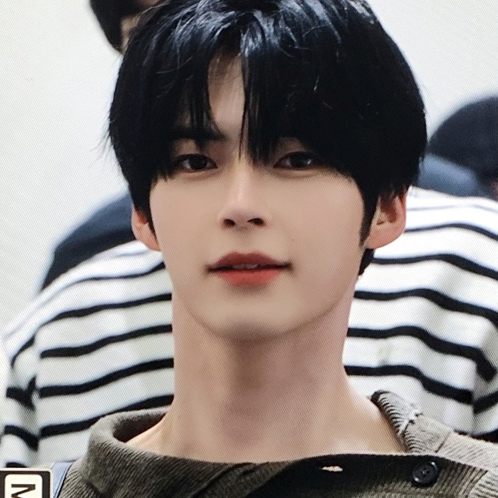 A moment captured by Sung Hanbin (ZEROBASEONE)'s fan