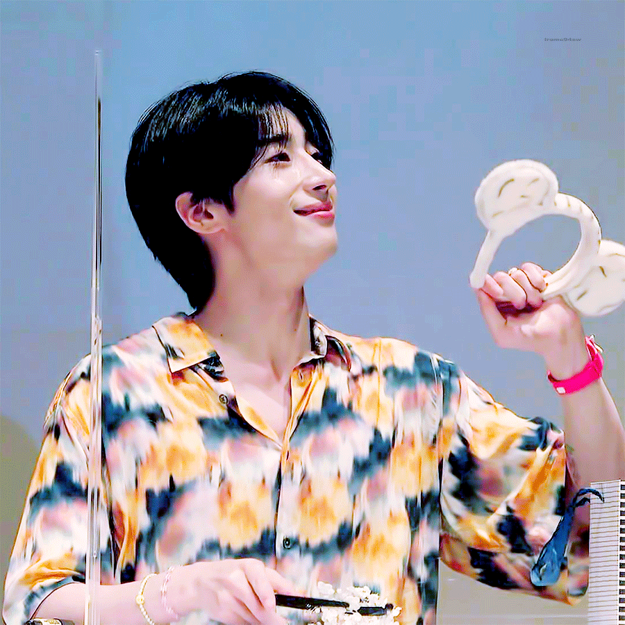 Behind-the-scenes cut of Han Seungwoo