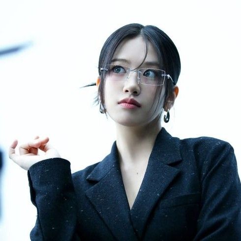 안유진 (IVE)의 비하인드 컷