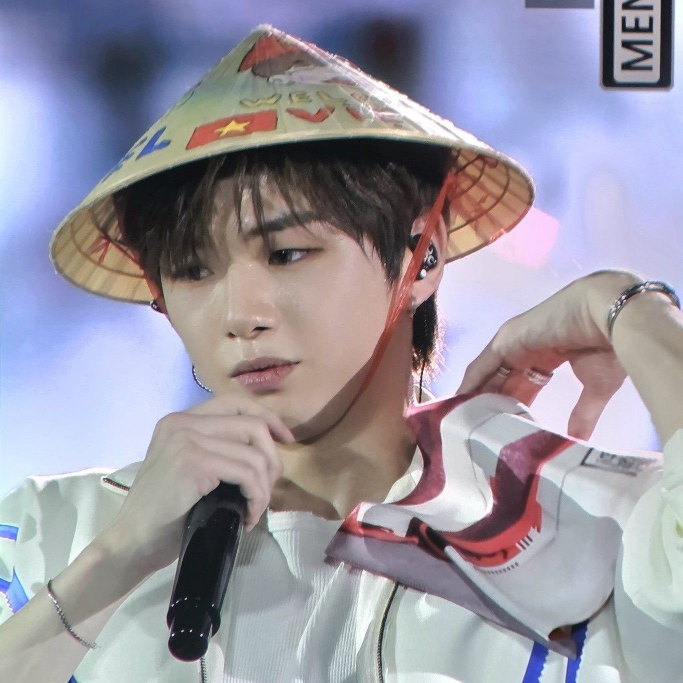 강다니엘의 비하인드 컷