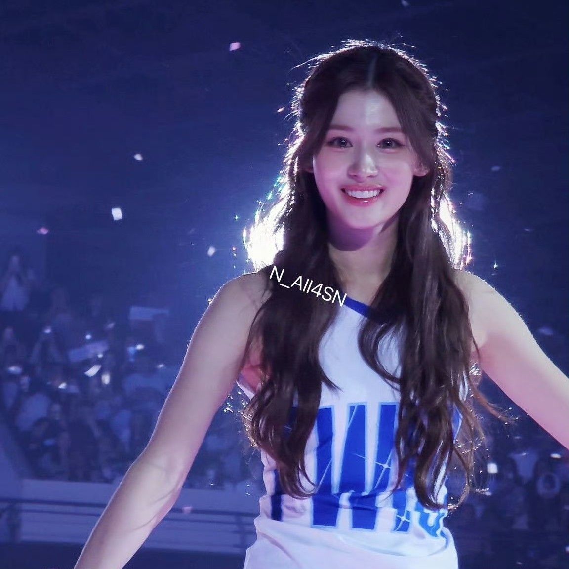 Foto aktivitas terbaru Sana (TWICE)