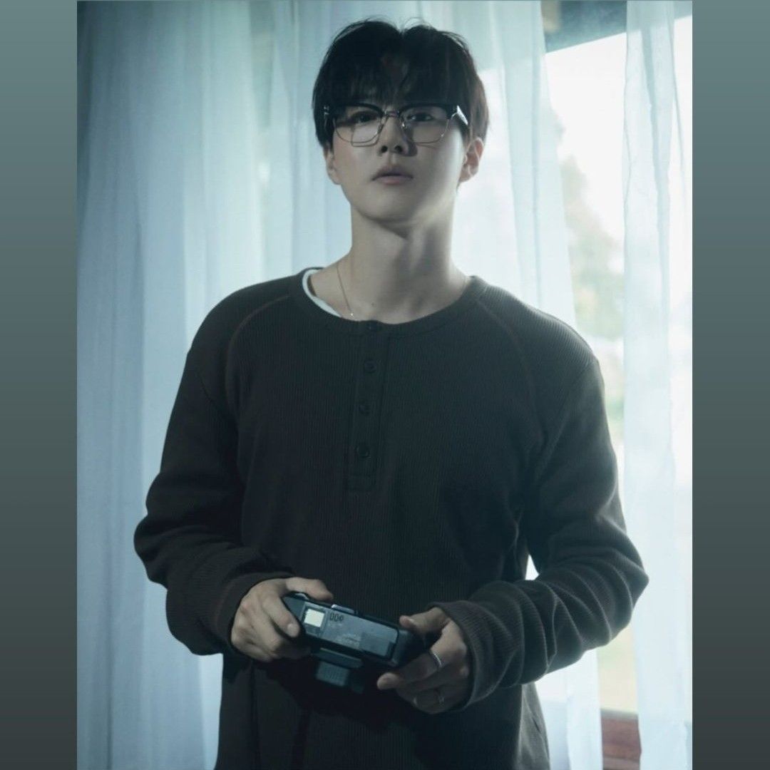 Behind-the-scenes cut of Suho (EXO)