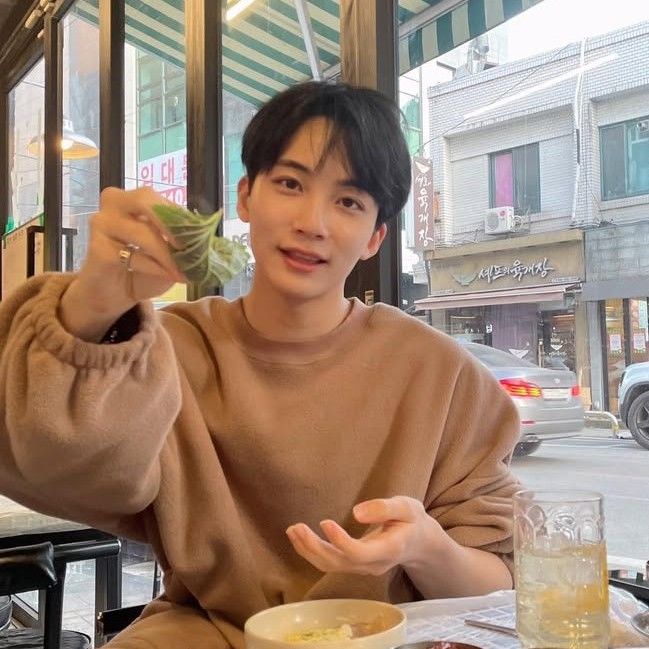 Latest photo of Jeonghan (SEVENTEEN)