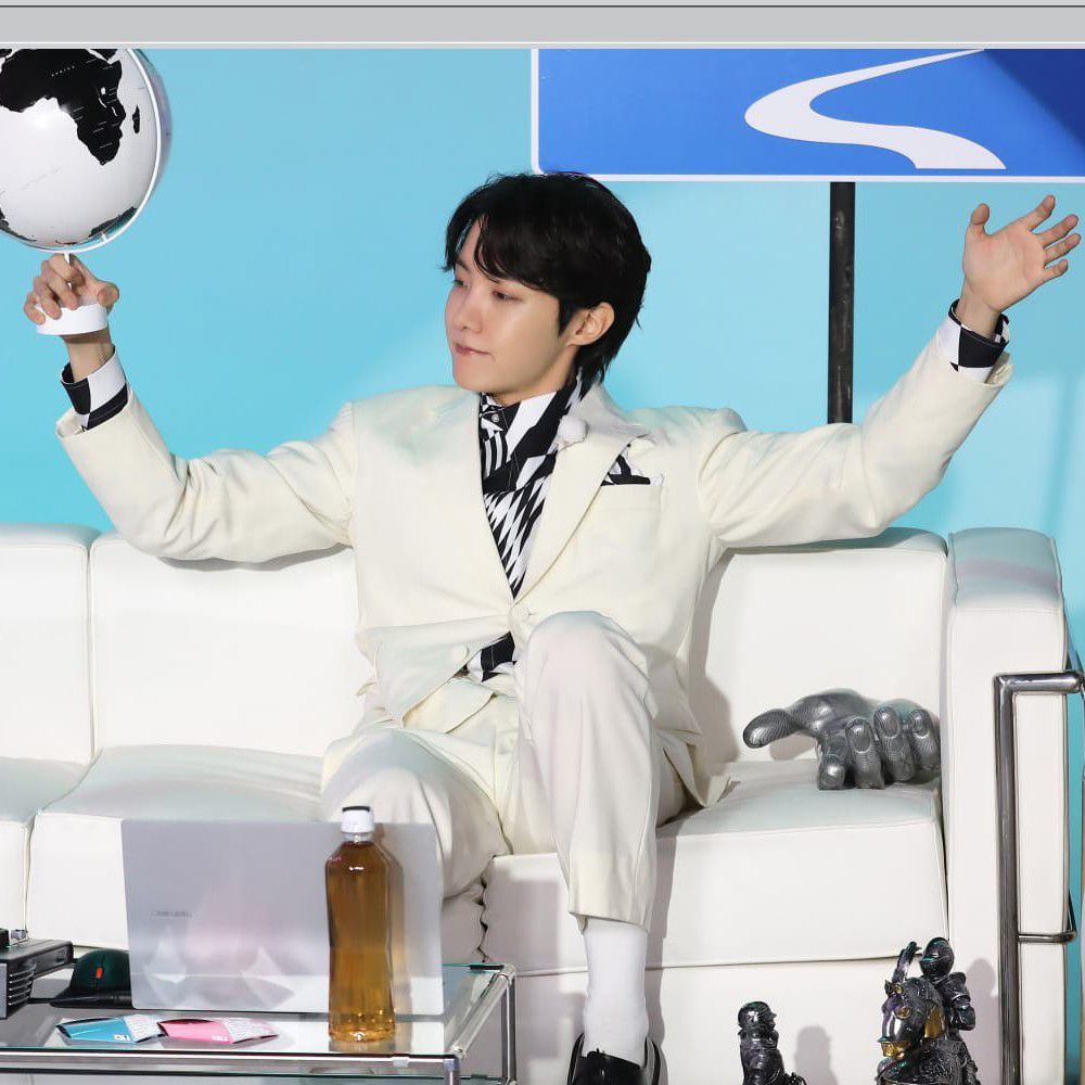 제이홉 (방탄소년단)의 최신 사진