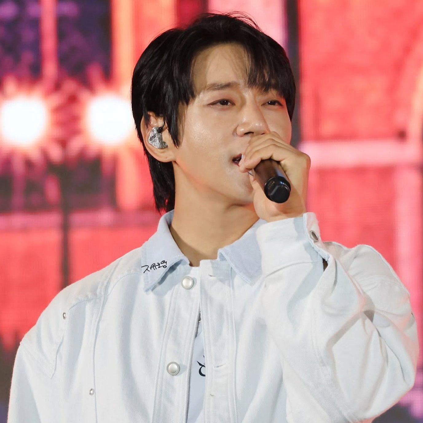 Latest photo of Hwang Chiyeol
