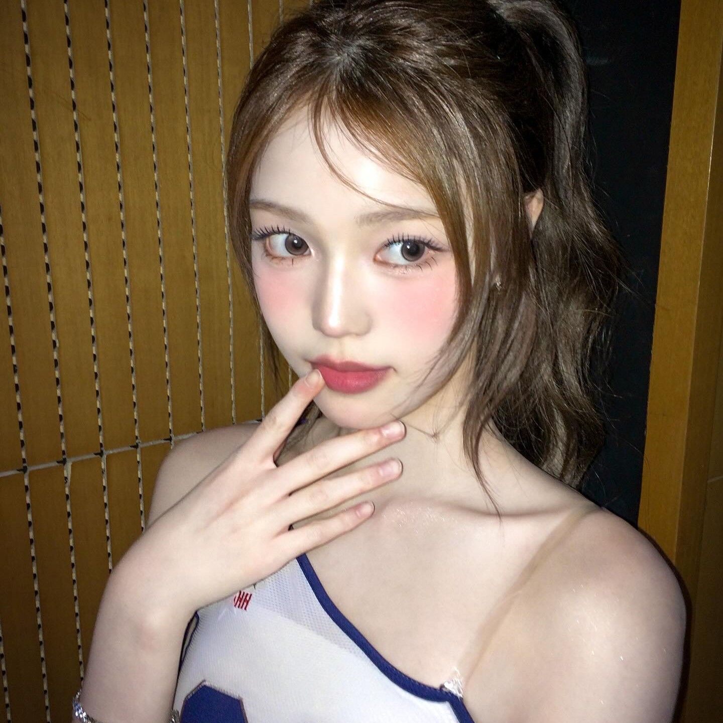 A moment captured by Jeong Saebi (izna)'s fan
