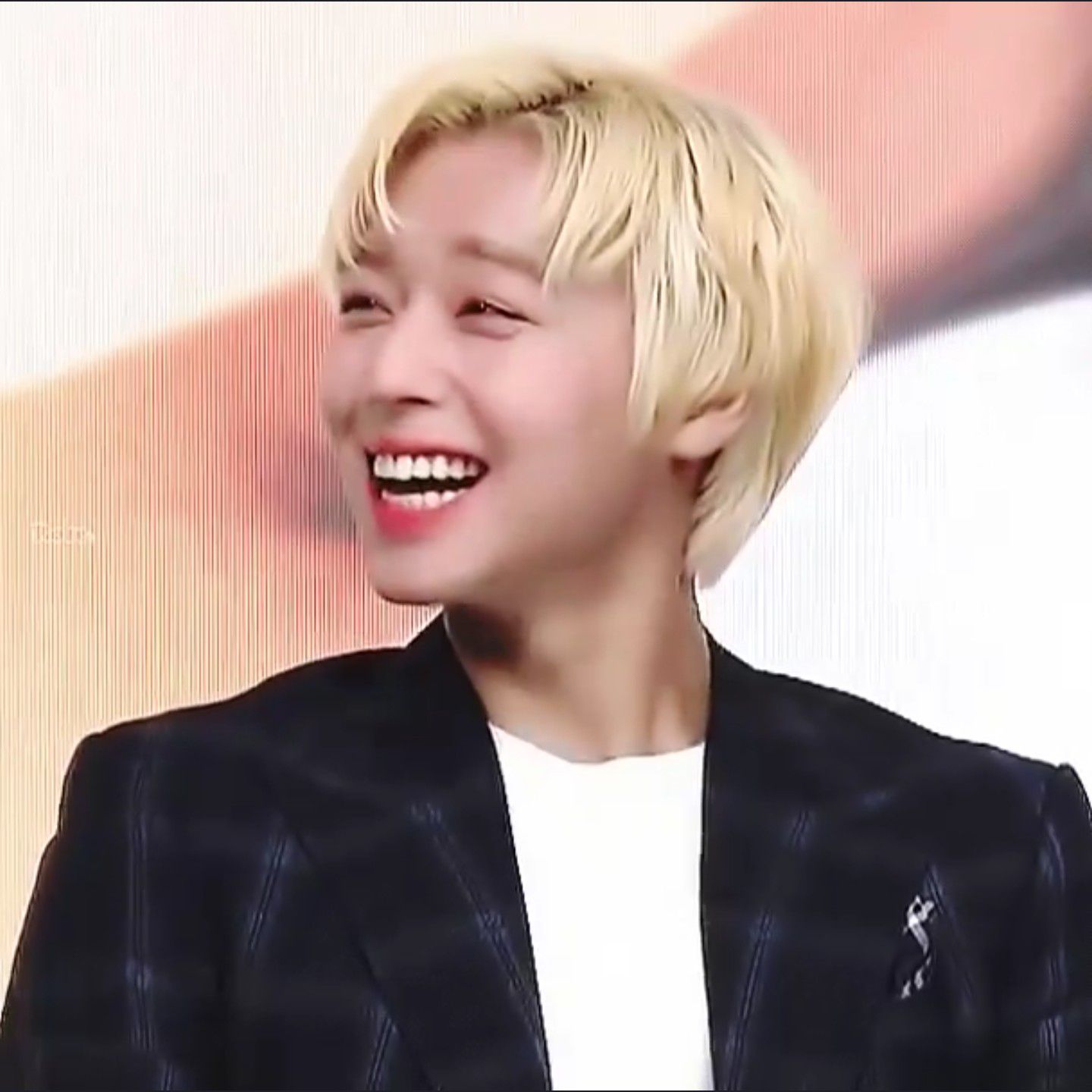 Foto aktivitas terbaru Park Jihoon