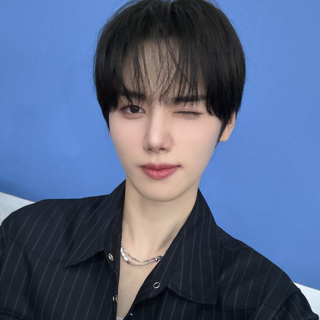 민희 (CRAVITY) 최근 활동샷