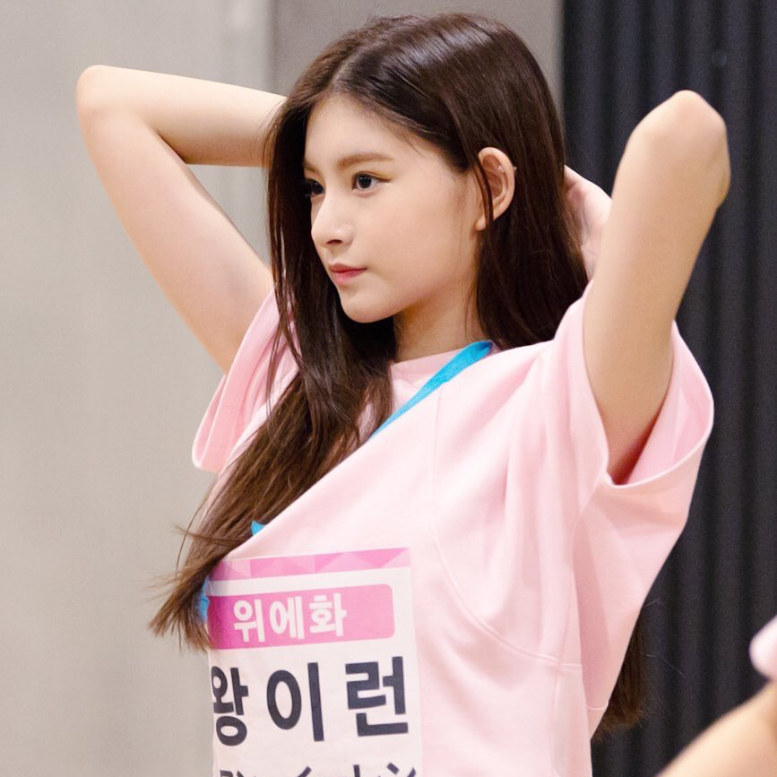 Recent activity shot of Yiren (EVERGLOW)