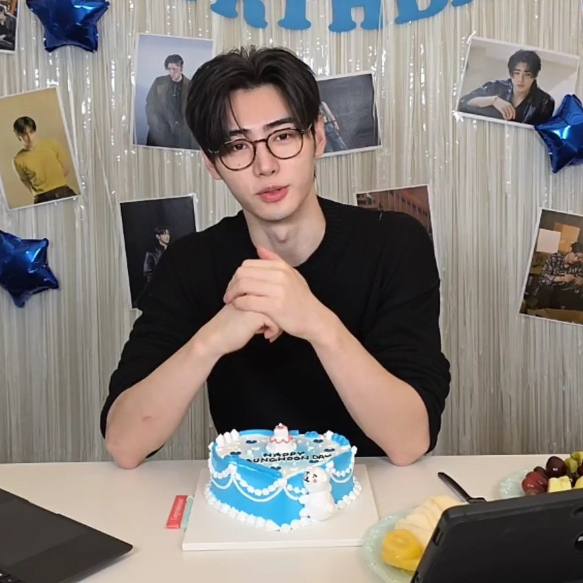 Recent activity shot of Sunghoon (ENHYPEN)