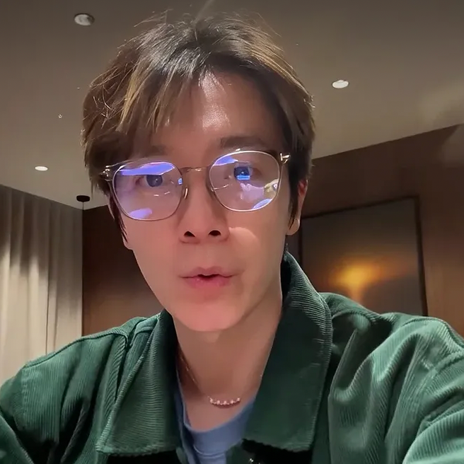Behind-the-scenes cut of Donghae (Super Junior)
